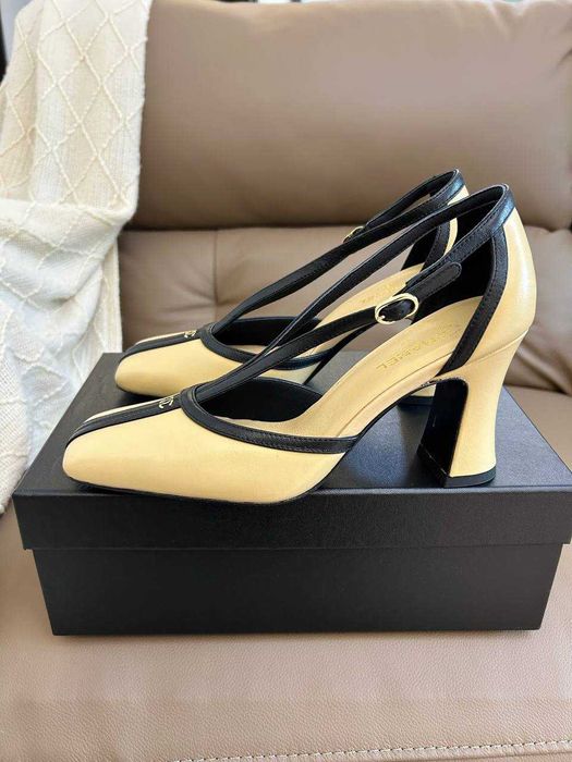 Czółenka Chanel Square Toe