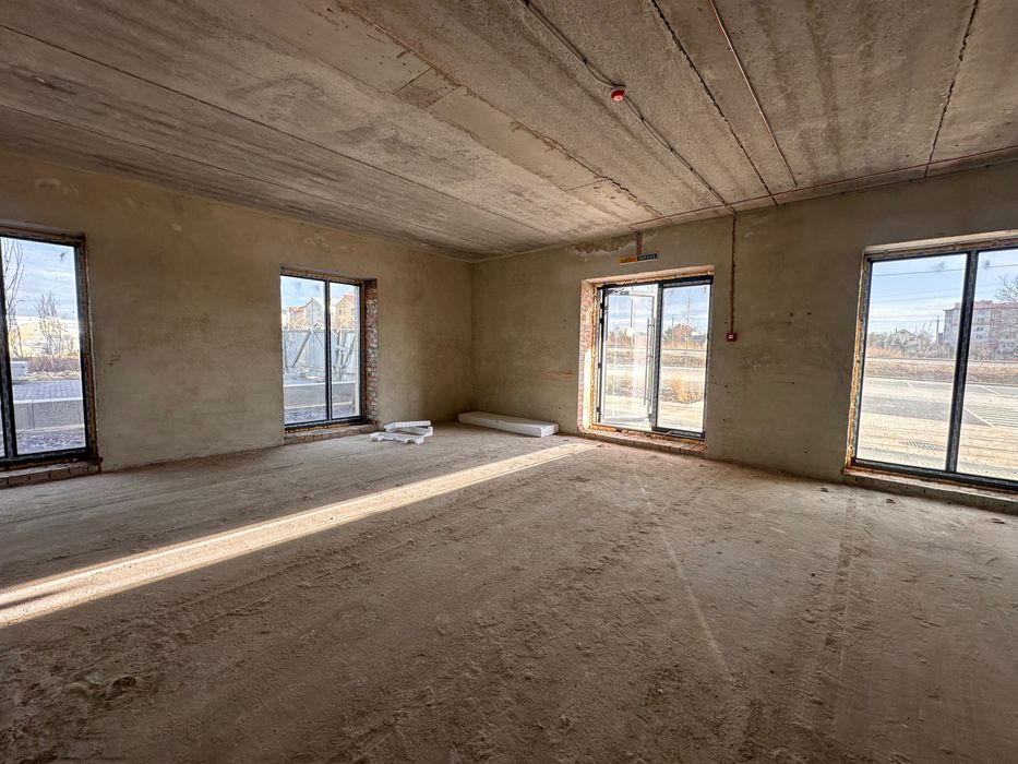 Оренда комерції 60м,ЖК Садова Алея,Пустомити,фасадне,1 поверх,4 вікна