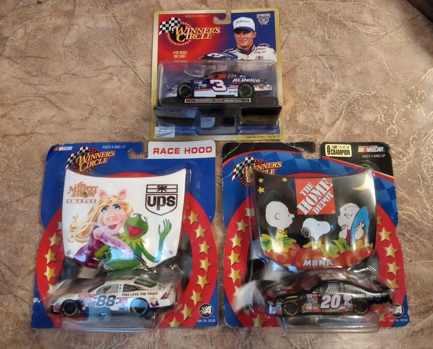 NASCAR модели WinnersCircle/Hasbro, масштаб 1:43, новые!