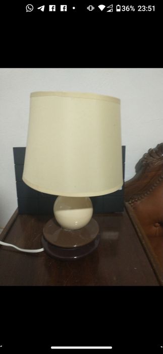 Mesa de madeira com 8 cadeiras