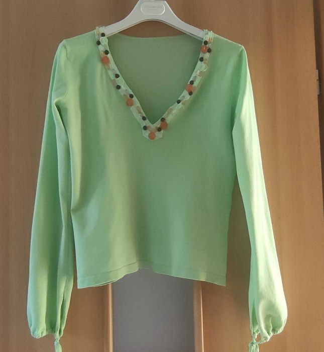 Sweter zielono-miętowy z koralikami