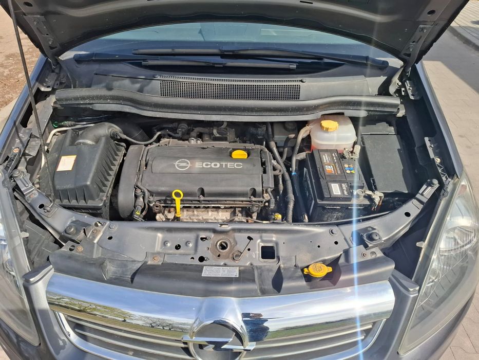 Opel Zafira 1.6 Benzyna • 2010 • 7 osób • Zadbana