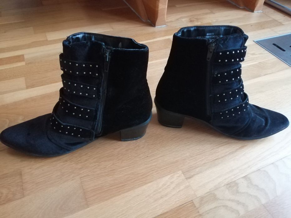 Botki czarne, zamszowe 37