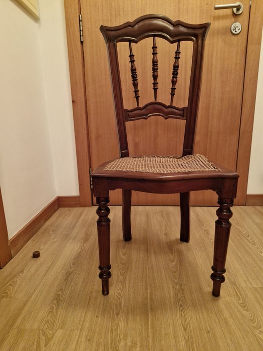 Cadeiras  em madeira maciça