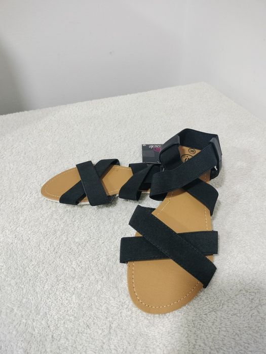 Vende-se sandalias novas da marca Inside para mulher