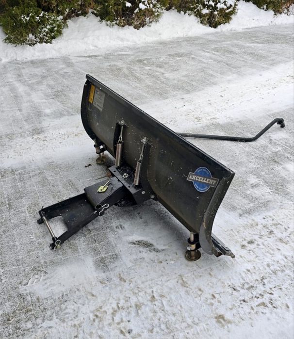 Pług do odśnieżania z uchwytem