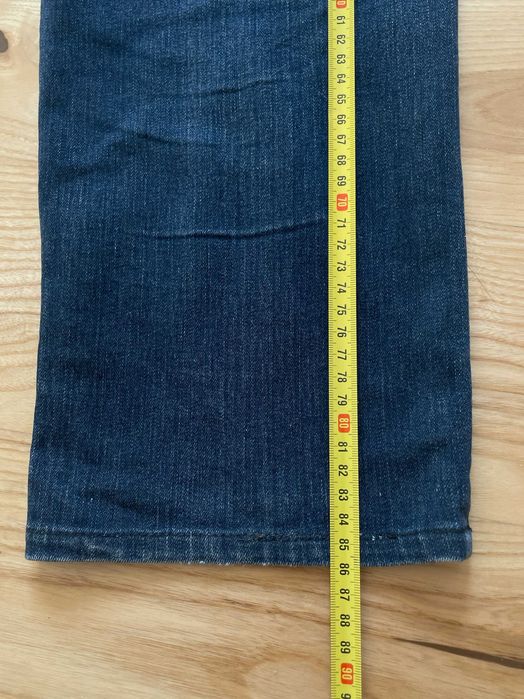 Ciemnogranatowe jeansy damskie, prosty fason