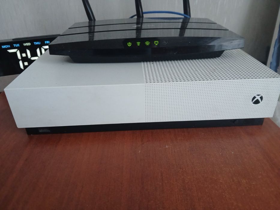 Xbox One S 1ТБ All Digital Edition Вживана