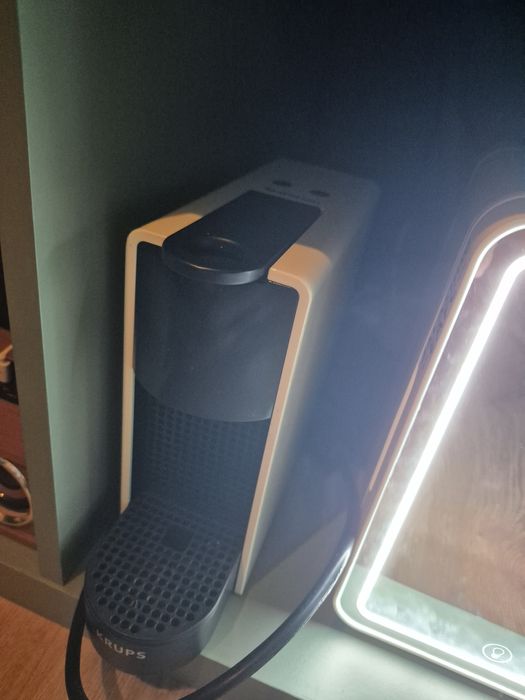 Maquina de café nespresso essenza mini