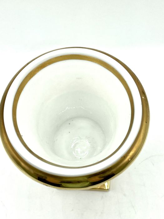 Anfora porcelana Sevres, francesa, pintada a ouro