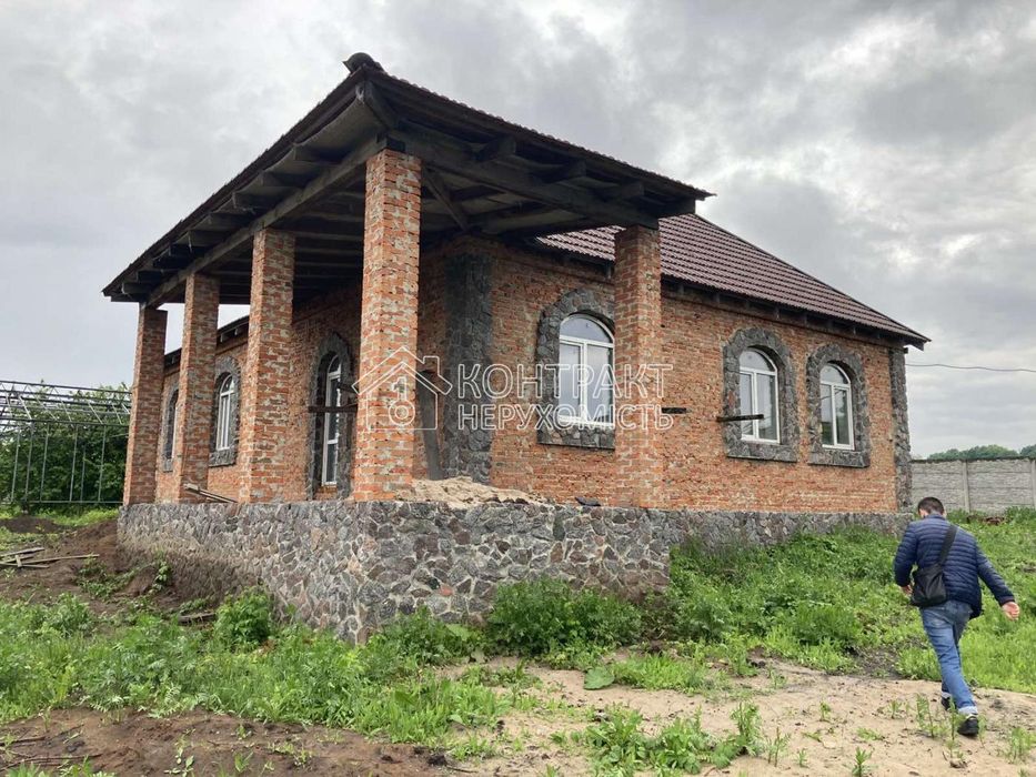 Продам новий будинок і земельну ділянку 25 соток селище Щасливе