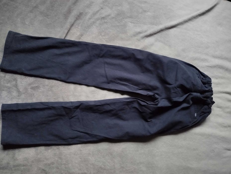 Spodnie chłopięce H&M 146 granatowe materiałowe