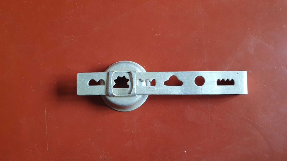 Трафарет металлический для элементов крепления.