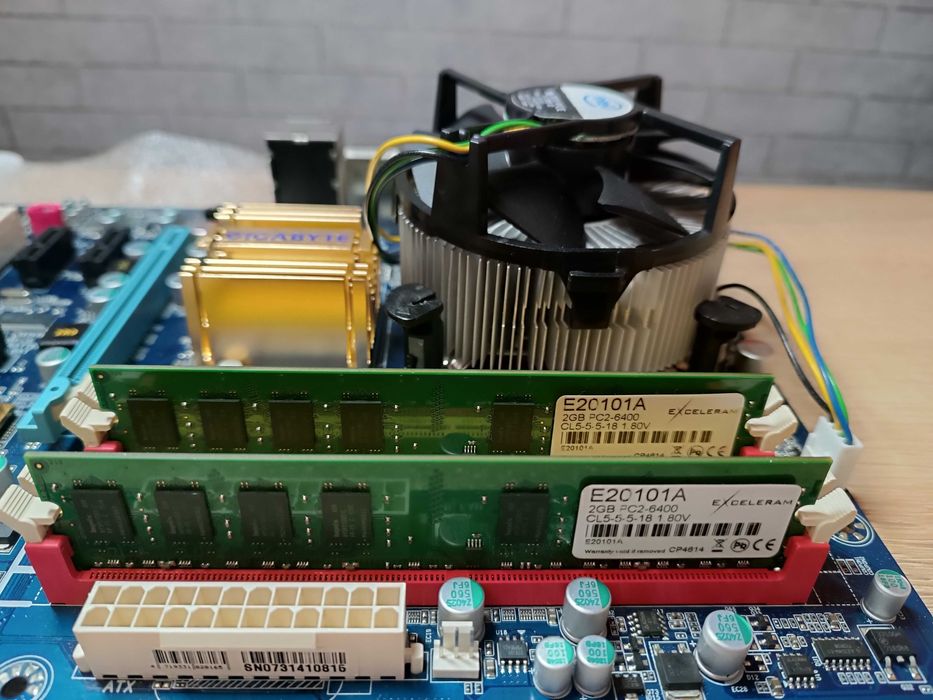 Комплект на 775 сокеті