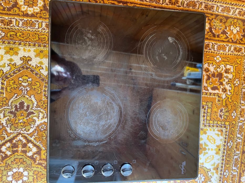 Стеклокерамічна  варільна поверхня whirlpool робоча