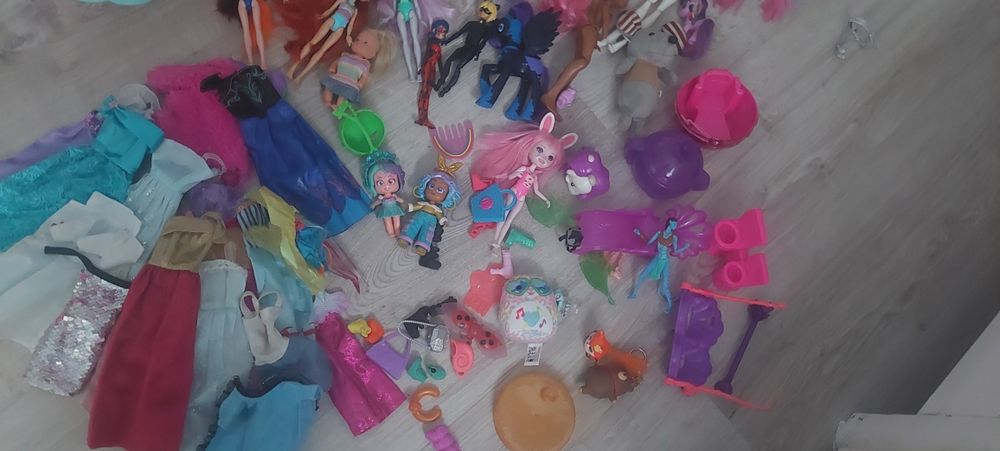 Zestaw lalek i akcesoria