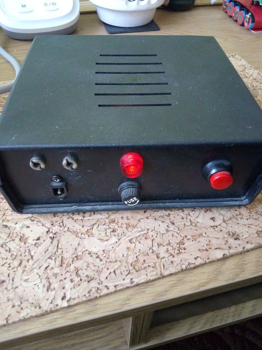 Zasilacz sieciowy 24v prądu stałego.