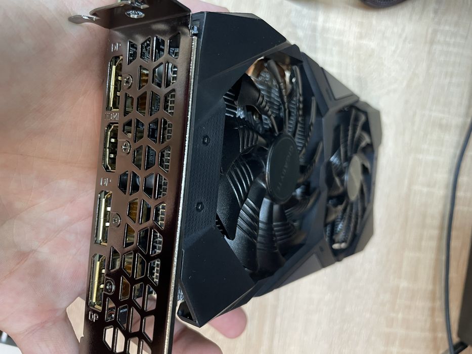 Відеокарта RTX2060 gigabyte