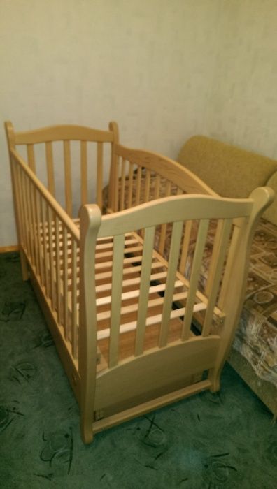 Дитяче ліжечко-маятник з шухлядою