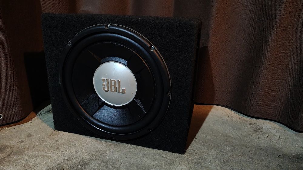 Skrzynia basowa JBL 300W RMS + wzmacniacz