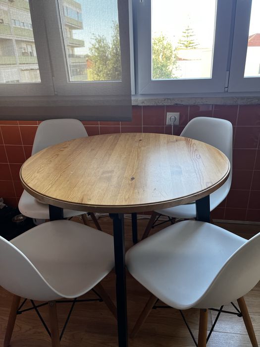Mesa e 4 ccadeiras cozinha
