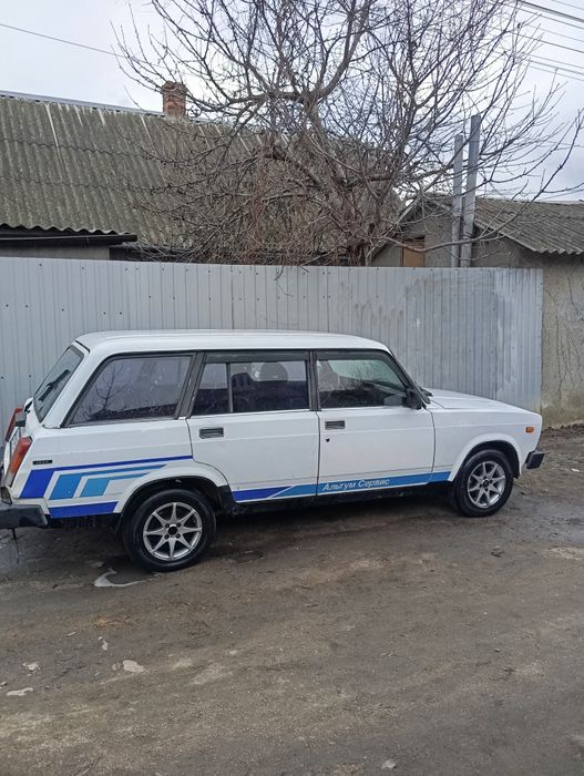 Продам четвёрку в хорошем состоянии.третий мотор работает отлично пити ступка невибивает ходовая сделана.кузов без дир и гнили электронное зажигание.солекс карб электрика роботает.залит тосол хороший Акум. Салончик ухожен иномарошний сигнализация .лето на дисках ..хороший торг реальному клиенту.или обмен с вашей доплатой.звоните