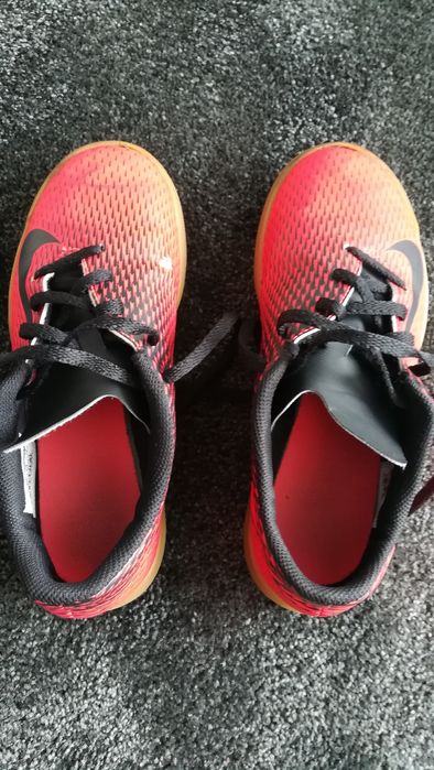 Chuteiras Futsal Nike + caneleiras