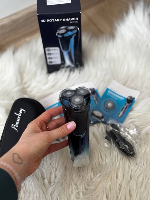 Elektryczna golarka męska z 3 wymiennymi głowicami