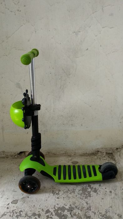 Самокат зелёный детский