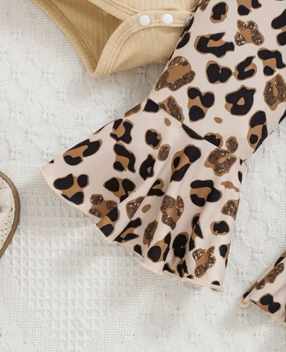 Комплект для дівчинки 3-ка с леопардовим принтом.