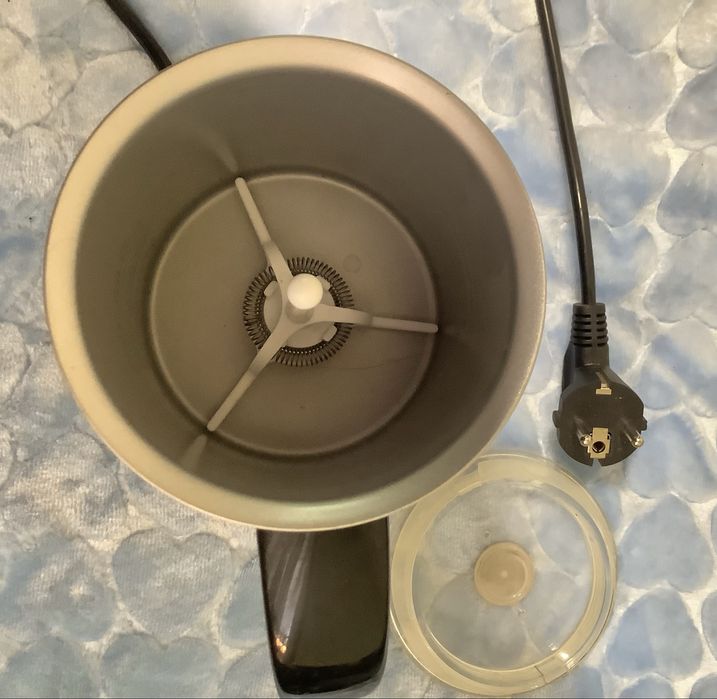 Капучінатор, спінювач молока Delonghi EMF 2 BK чорний