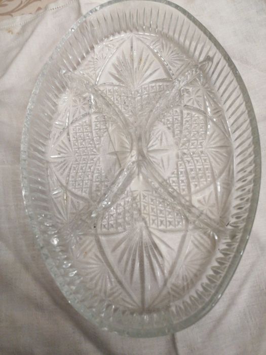 Prato vintage de vidro prensado para aperitivos. s