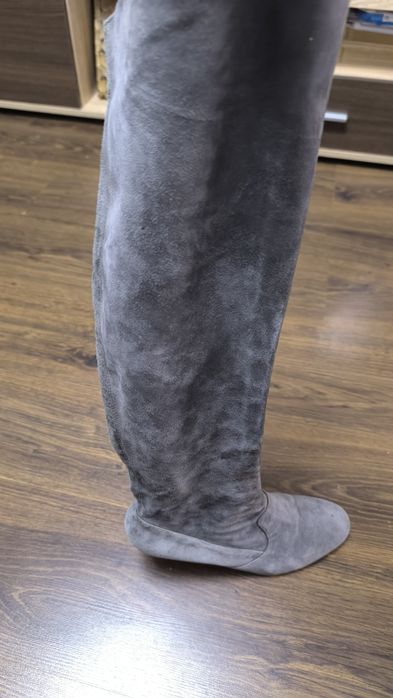 Стильні замшеві сапоги до колін