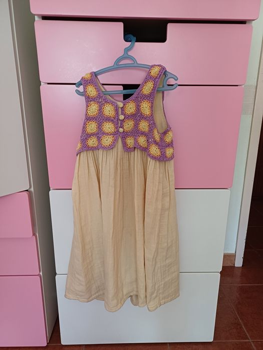 Vestido lindissimo da zara com pormenor em croché em forma de flores