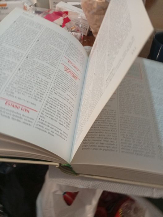 Livro com 500 formas de o ajudar judicialmente