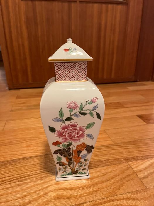 Jarra / Pote Coberto em Porcelana "Vista Alegre" Motivo Floral
