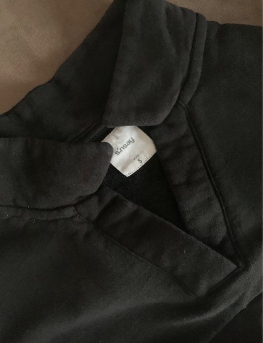 elegancki crop top z długim rękawem i kołnierzem