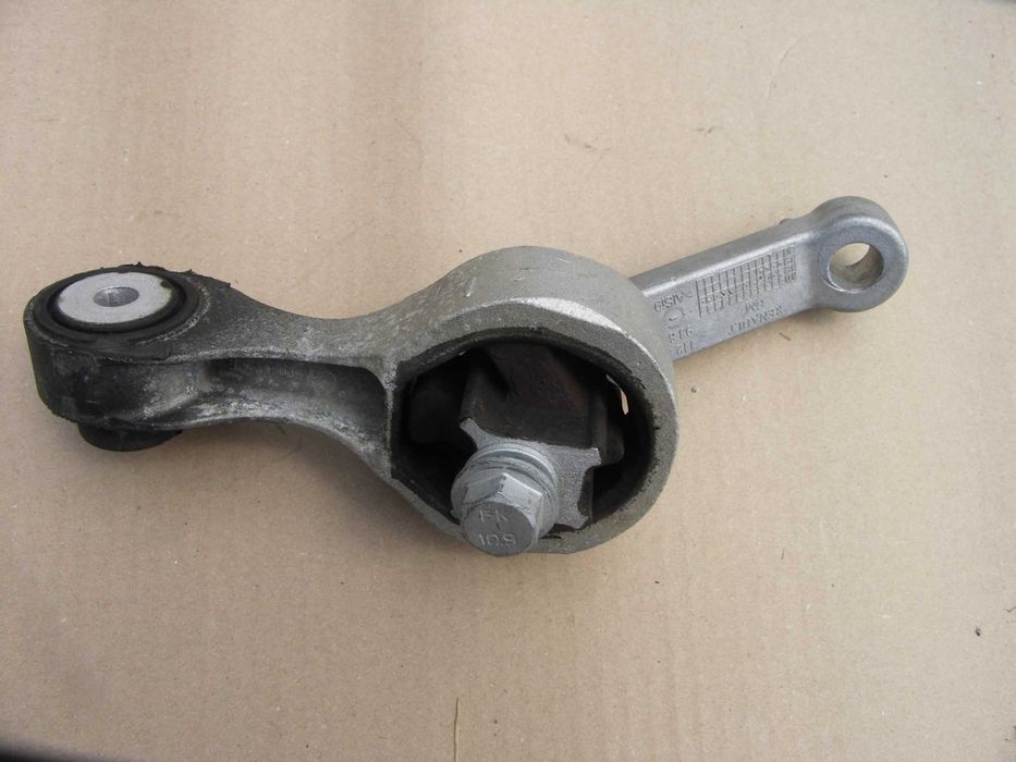 Wspornik mocowanie silnika Talento 2,0 Trafic III Vivaro II prawy