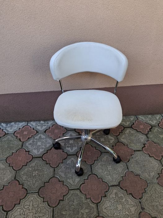 Стул полноповоротний