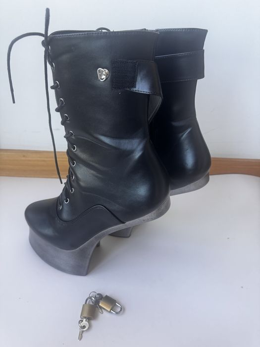 Botas de salto alto extremo, plataforma com sola de cunha