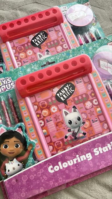 Розмальовка. Іграшки для дівчаток