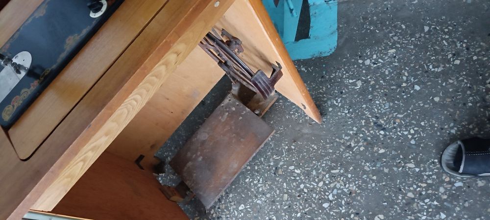 Швейна ножна машинка