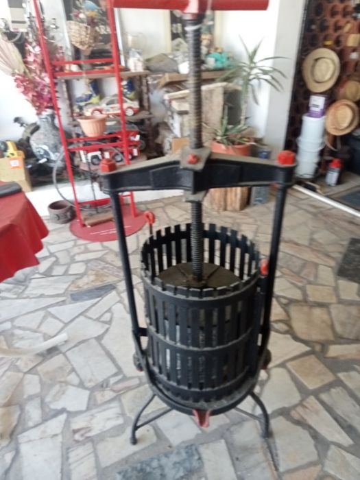 Prensa santenaria