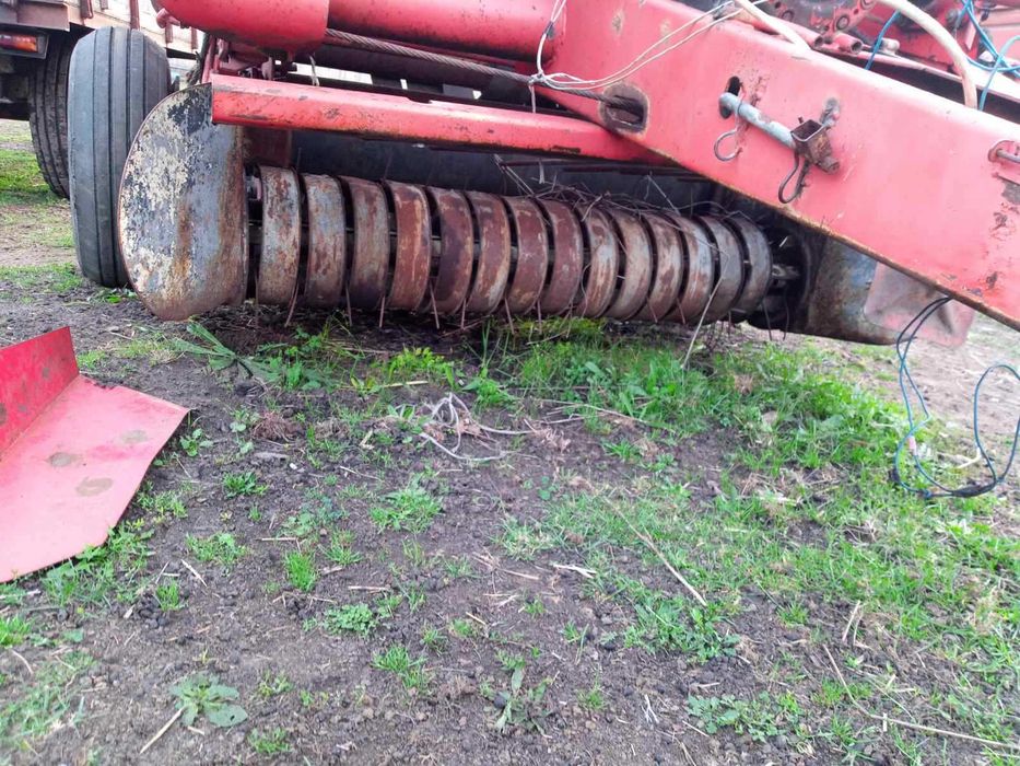 Рулонний прес-підбирач Hesston rounder 5700