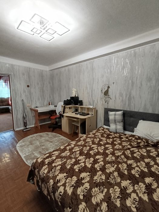 Продам 2-х комнатной на среднем этаже - View 4