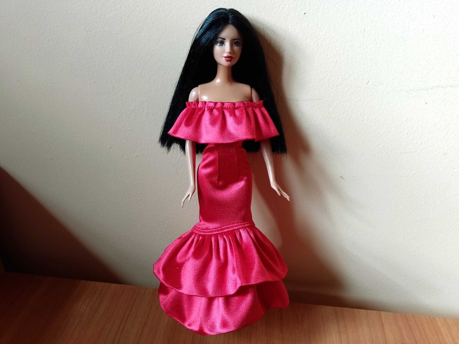 Czerwona sukienka hiszpanka dla lalki Barbie