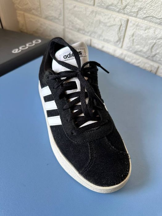 Кросовки Adidas 37.5р мокасини хайтопи кросівки