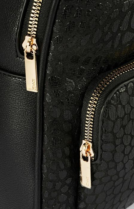 Czarny plecak damski w stylu croco OCHNIK