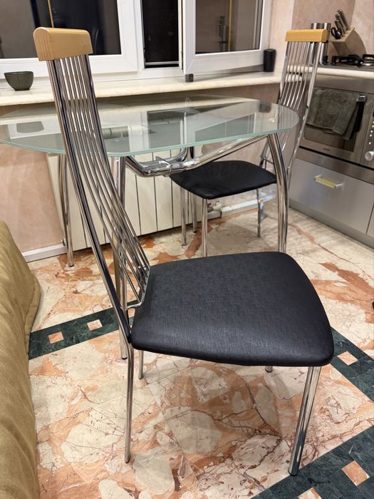 Стільці кухонні, нова підкладка, можна придбати поштучно, стан 5+