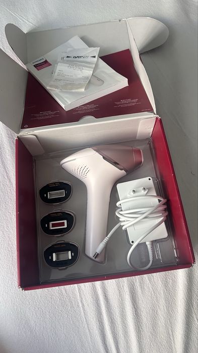 Фотоепілятор Phillips Lumea 9900